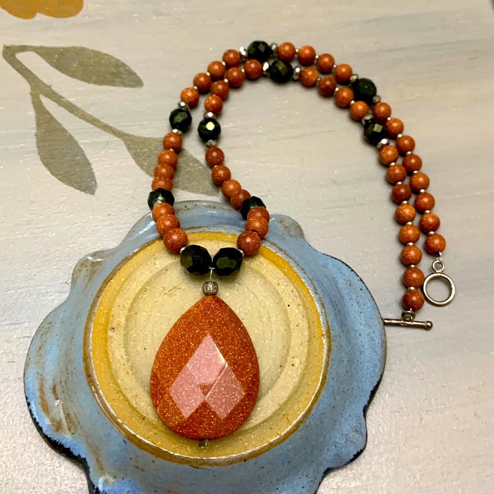 💕Hand crafted sandstone necklace